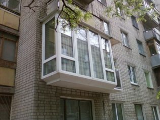 Как застеклить балкон в «хрущевке»?