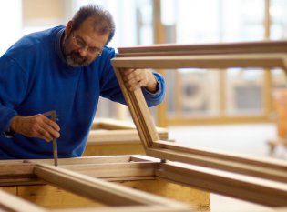 Обработка элементов при производстве деревянных окон